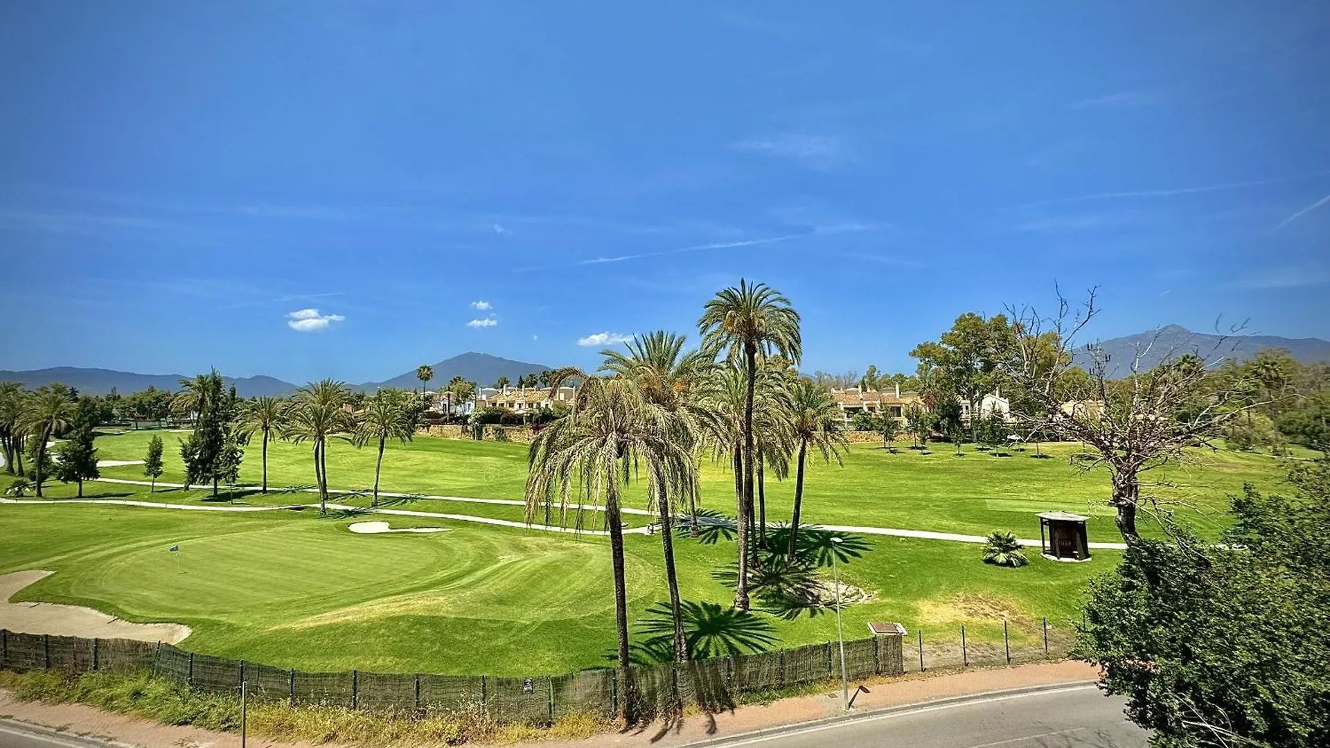 마르베야 Gualdalmina Alta Golf Views By Homing 빌라 펜션
