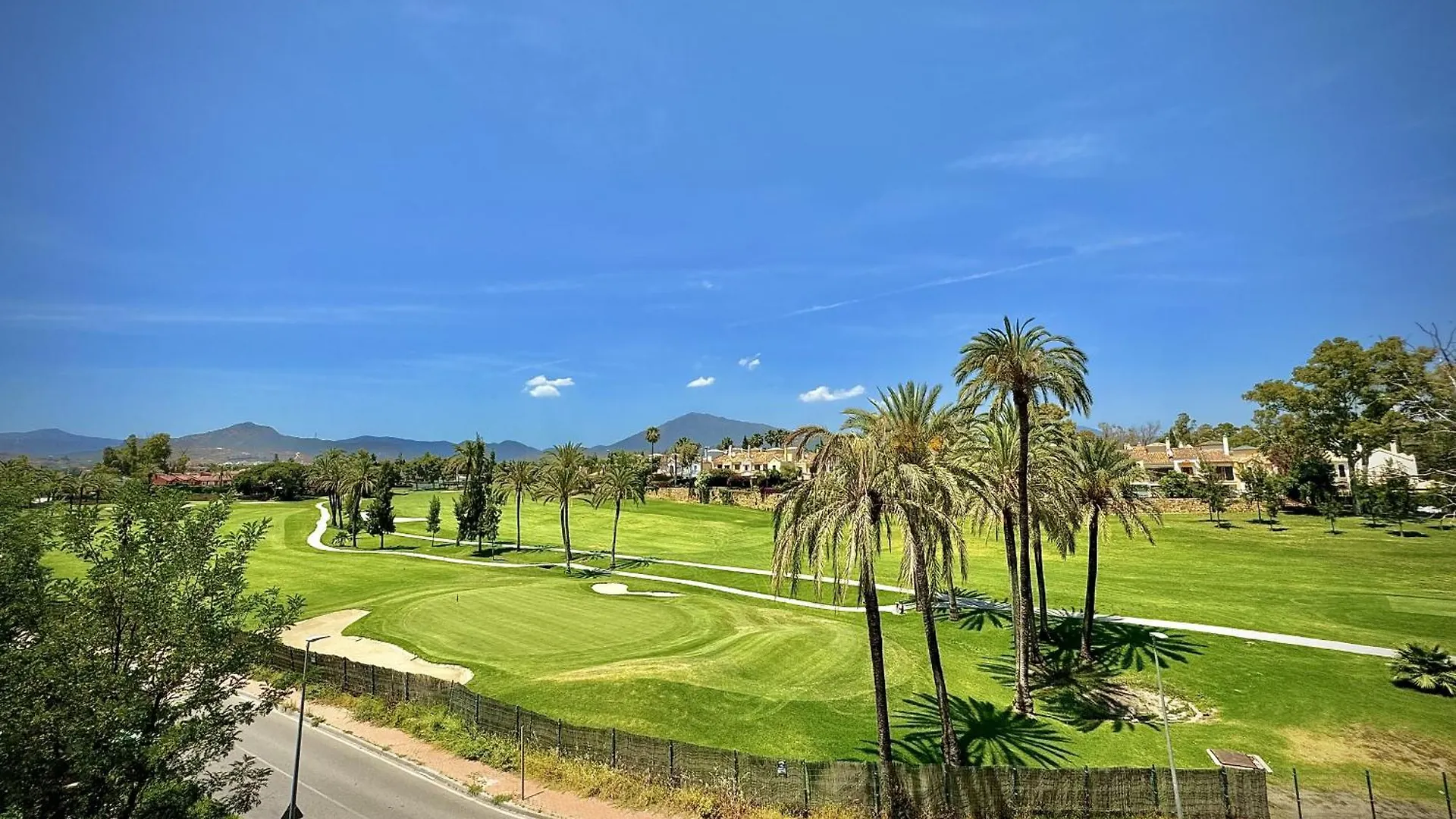마르베야 Gualdalmina Alta Golf Views By Homing 빌라